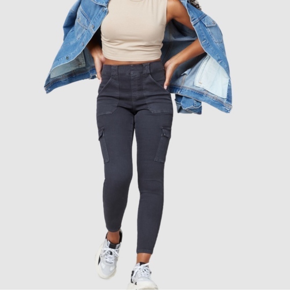 NWT Spanx Stretch Twill Cargo Ankle Pants in Grey